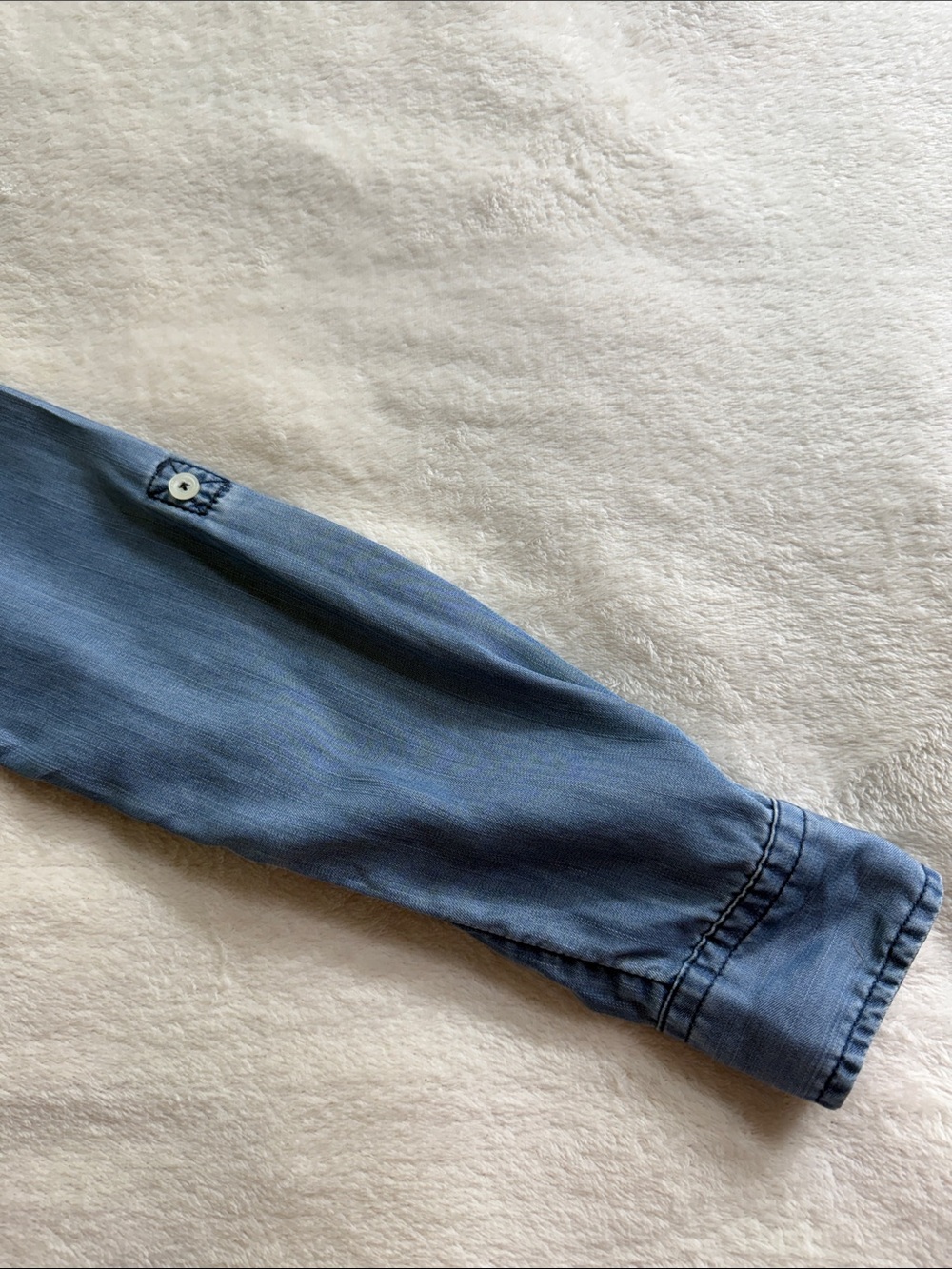 Holding Horses Anthropologie Chambray Blue Embroidered Button Down Shirt XS - Picture 9 of 15